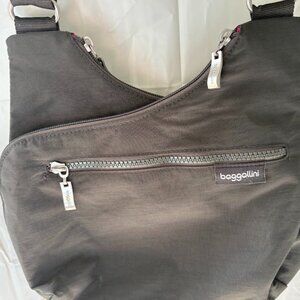 BAGGALLINI Cohort Gray With Pink Liner Crossbody Purse